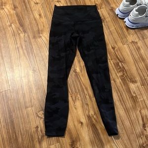 black camo lulu leggings